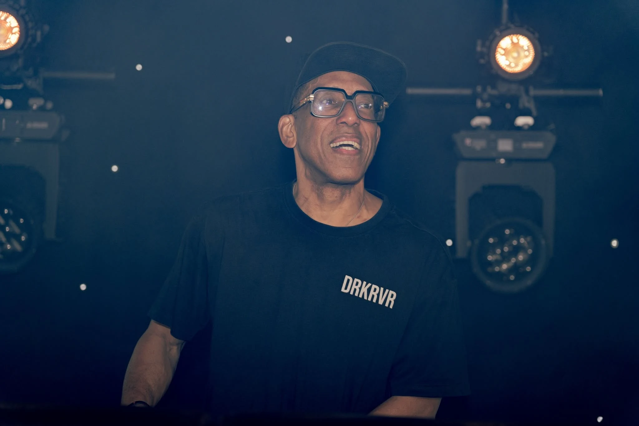 DJ tijdens een feestavond in 't Karrewiel
